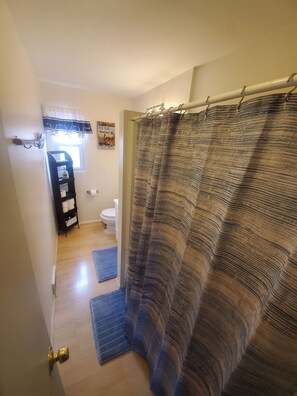 Combined shower/bathtub, hair dryer, towels, soap - Whole 3 Bedroom Home Near Lake, Airport, and Cle (Westlake)