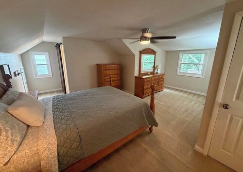 Westlake Lake House - Family & Pet Friendly - Near Lake Erie & Crocker Park
