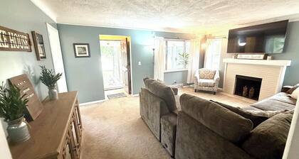 Westlake Lake House - Family & Pet Friendly - Near Lake Erie & Crocker Park