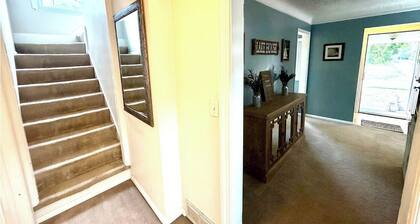 Westlake Lake House - Family & Pet Friendly - Near Lake Erie & Crocker Park
