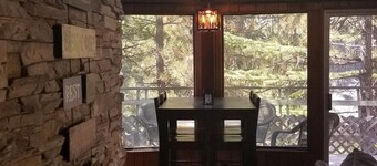 Surrounded by Pines, Family / Pet Friendly minutes from Snow Valley !!!