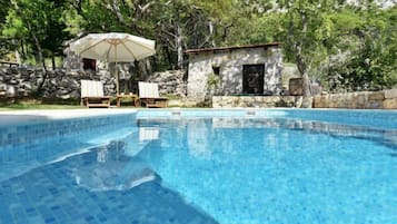 Piscine extérieure, piscine chauffée