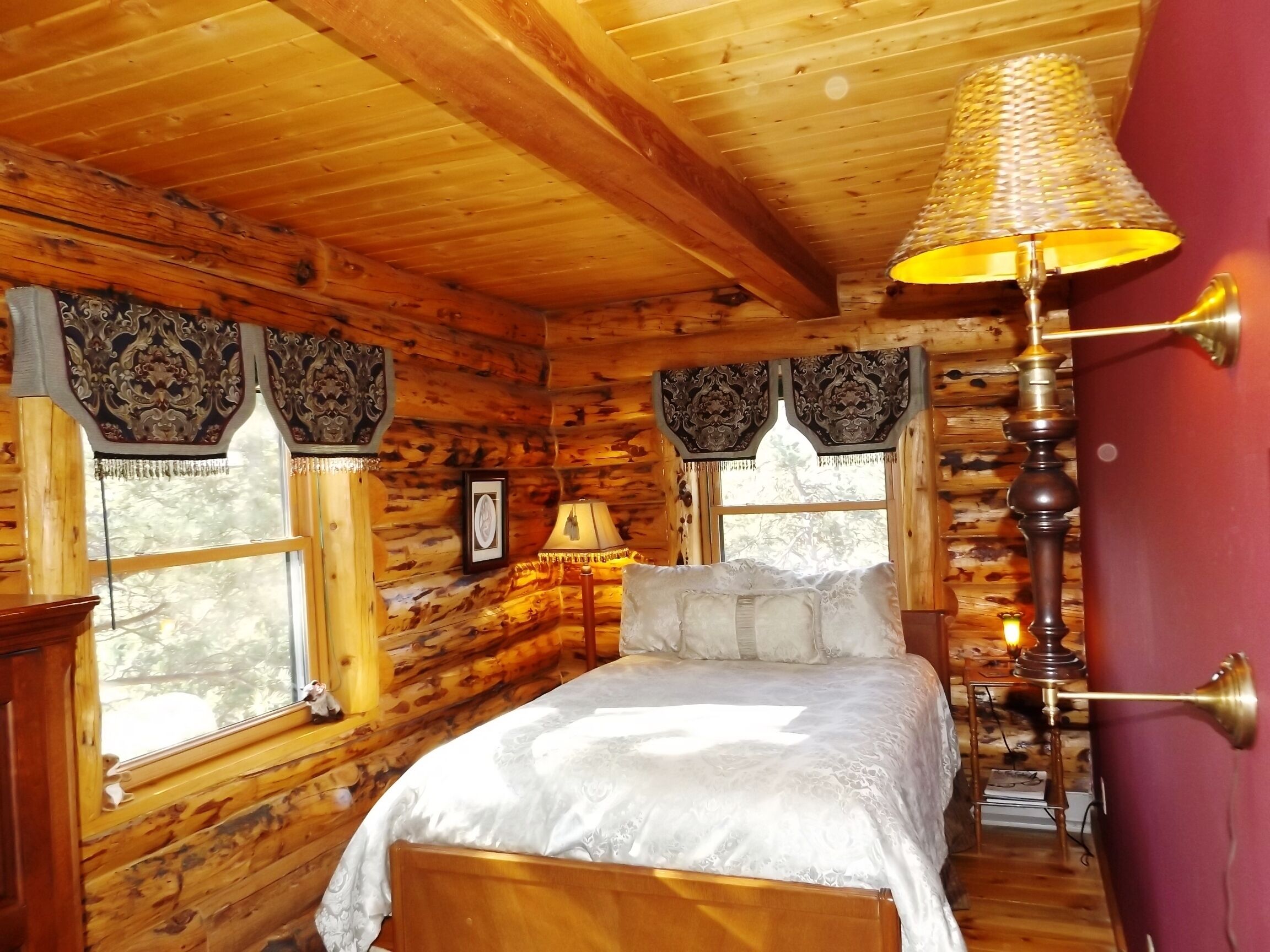 Cozy Log Home with Hot Tub, Decks, more on 50 private acres - No Cleaning Fee!
