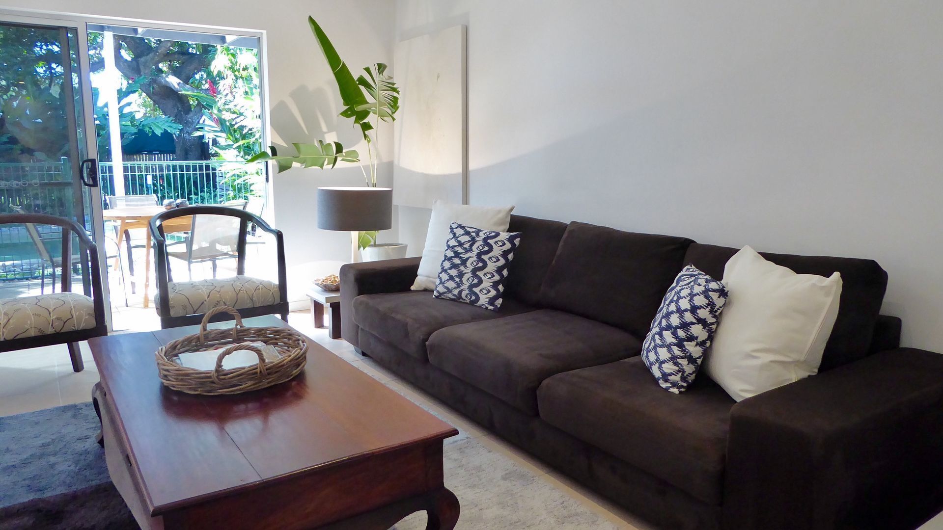 3 minute walk to the beach and cafes!  — image 11