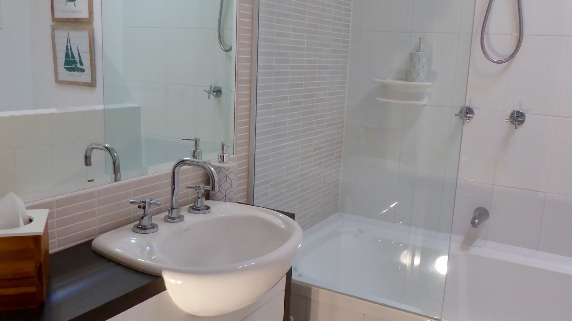 3 minute walk to the beach and cafes!  — image 13