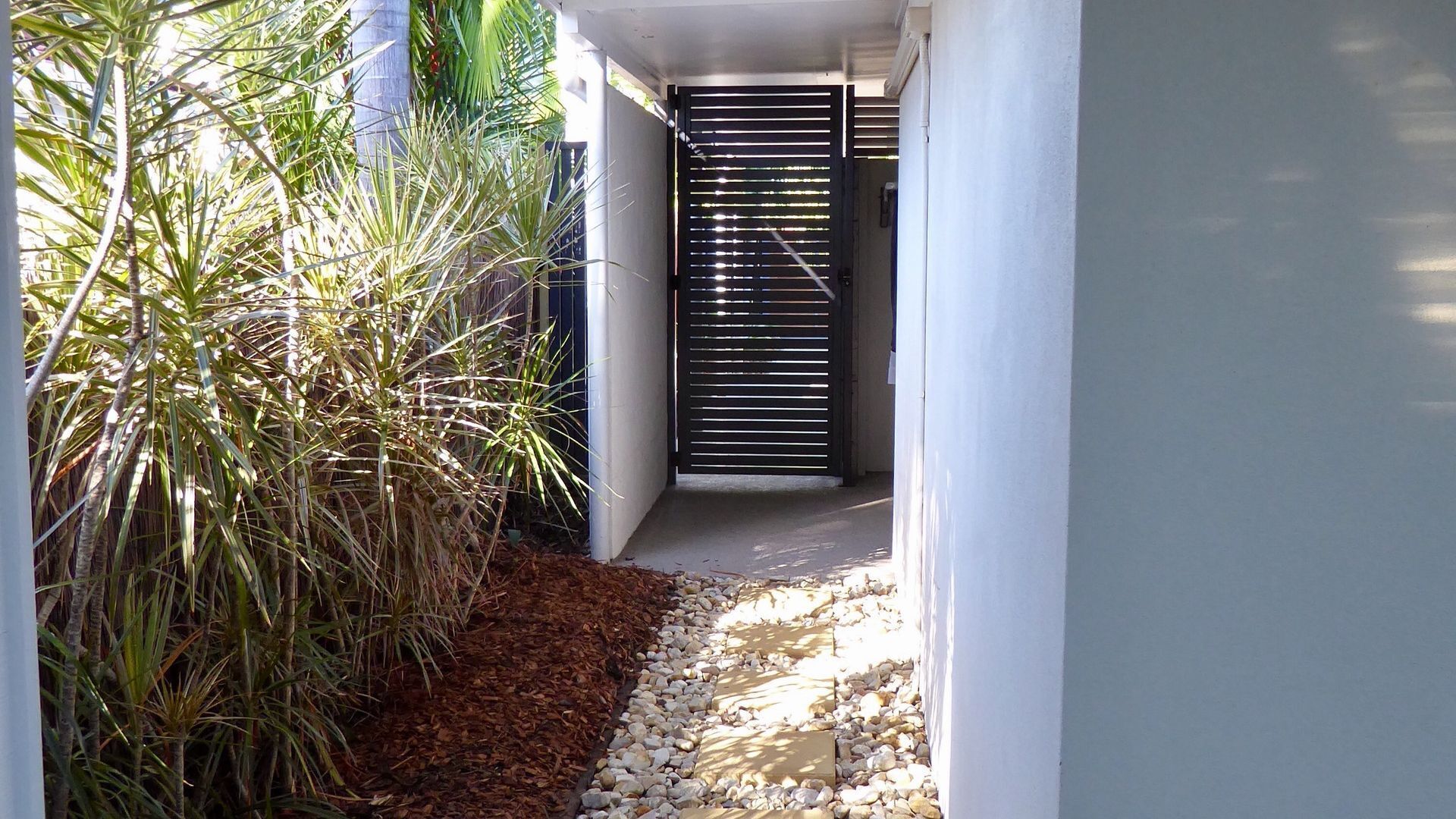 3 minute walk to the beach and cafes!  — image 2