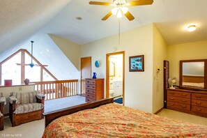 Room - Alpen View - Lake Front, Dog Enclosure, Fire Pit (Davis)