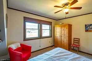 Room - Alpen View - Lake Front, Dog Enclosure, Fire Pit (Davis)