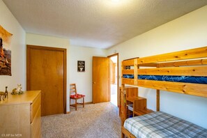 Room - Alpen View - Lake Front, Dog Enclosure, Fire Pit (Davis)