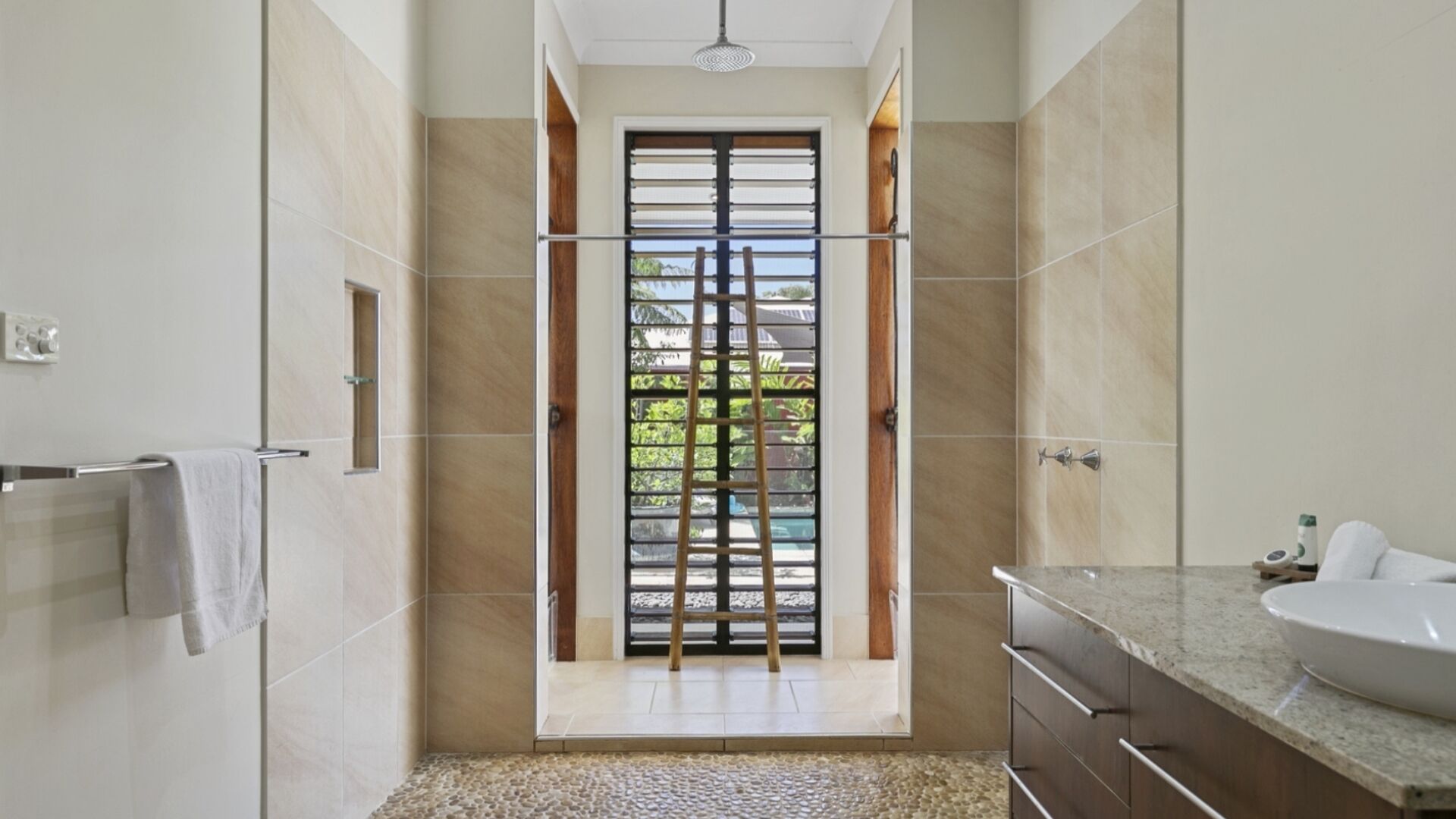 LARASATI  @ PALM COVE — image 13