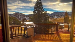 Outdoor dining - Parkdale Ranch (Canon City)
