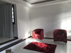 Interior - Spacious house with pool in Vilas do Atlântico. (Miragem)