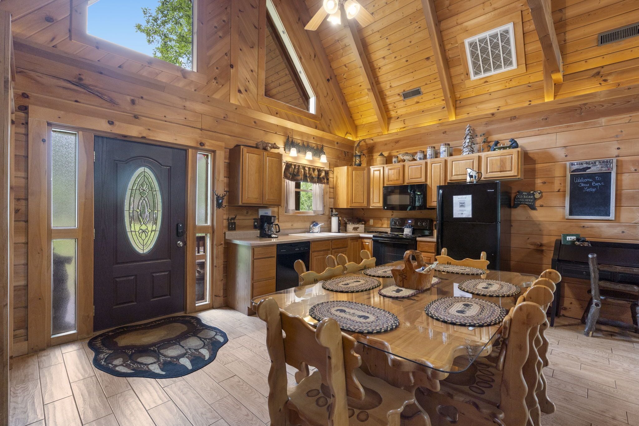 Three Bear Log Cabin, Vaulted Ceilings, Private Hot Tub! Near Big Cedar, Car Charger
