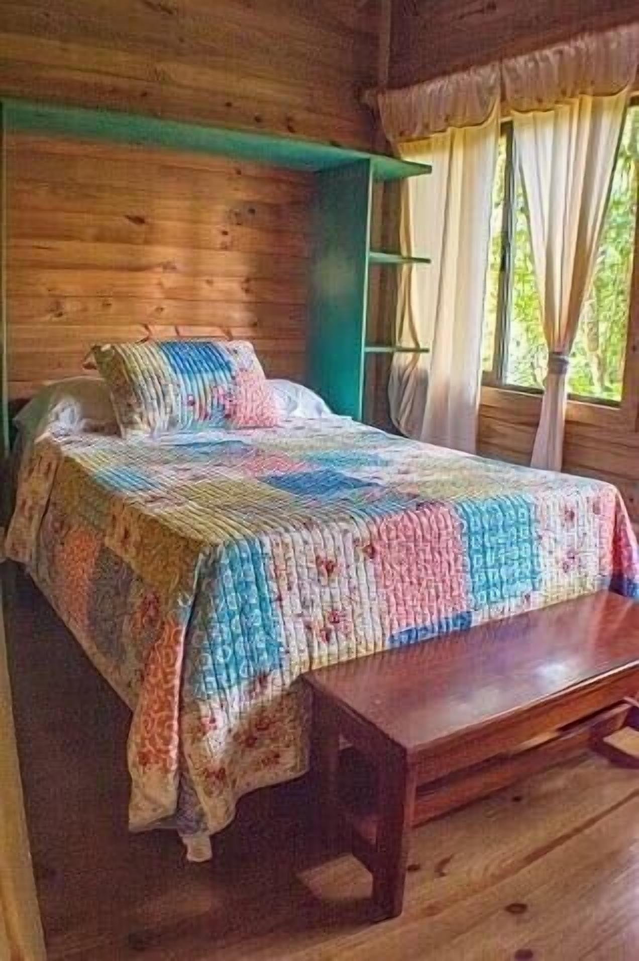 Jungle and river view cabin in a serene setting. Lowest nightly rates!! Views 