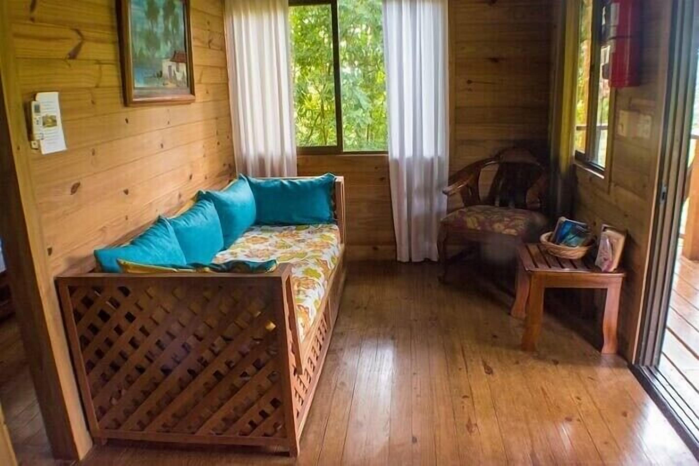 Jungle and river view cabin in a serene setting. Lowest nightly rates!! Views 