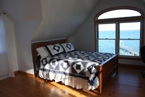 6 bedrooms, iron/ironing board, WiFi, bed sheets - Superb Oceanfront Home  (Spruce Head)