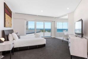 4 عدّة غرف نوم ومكواة/لوح كي وواي فاي وملاءات أسرّة