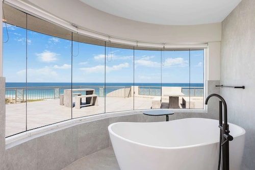 Apartment M601 - Spectacular Beachfront Penthouse!