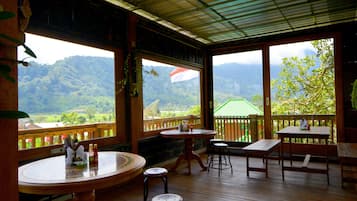 Phục vụ bữa sáng, bữa trưa, bữa tối, món ăn Indonesia