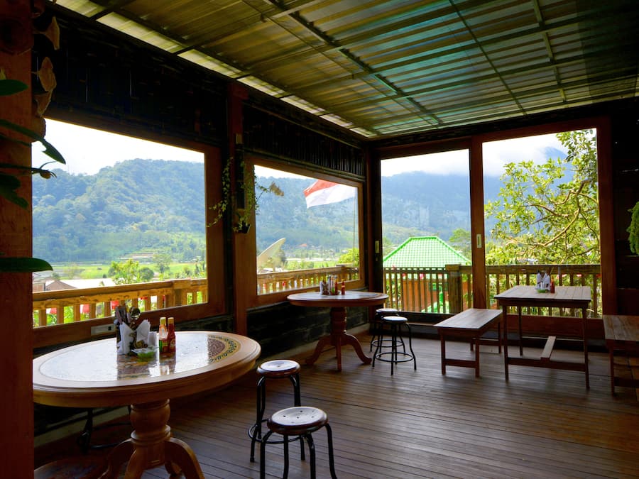 Breakfast, lunch, dinner served; Indonesian cuisine