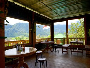 供应早餐、午餐和晚餐，印尼菜