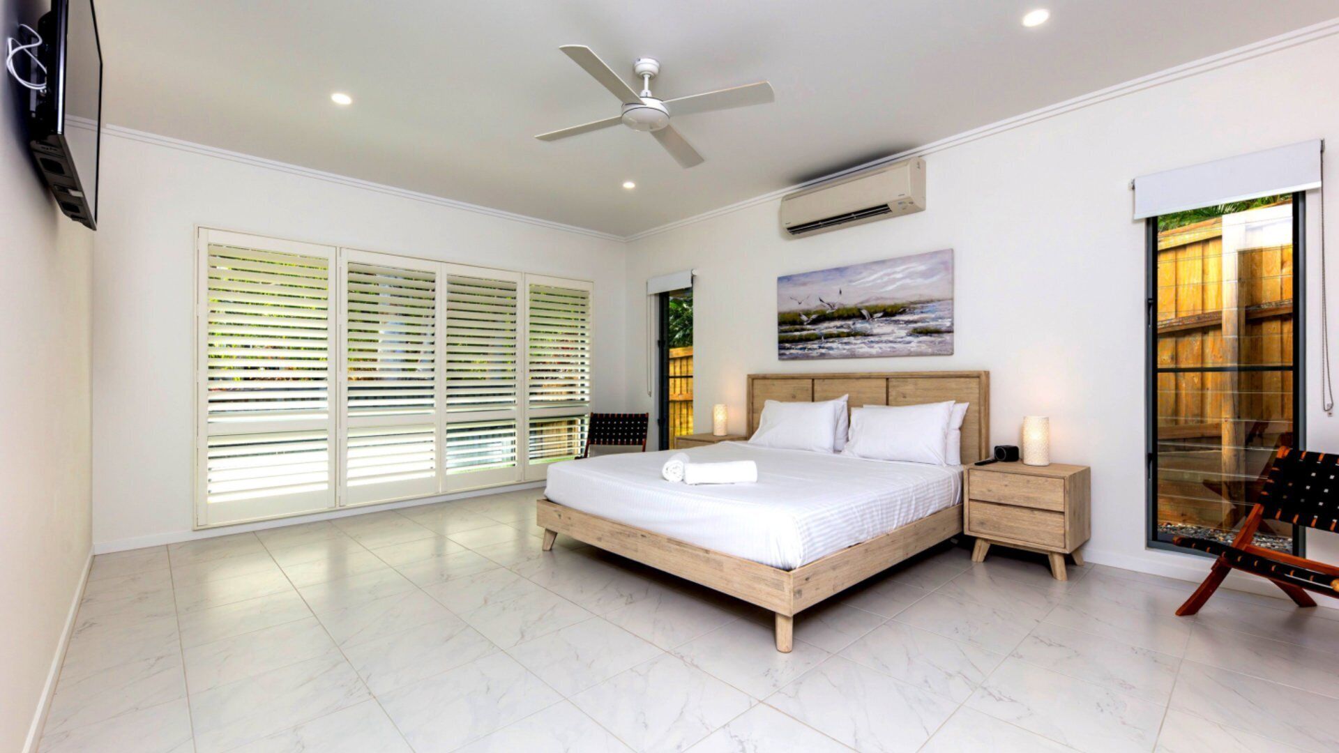 4 bedrooms, iron/ironing board, WiFi, bed sheets