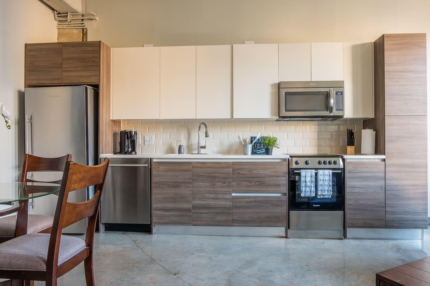 Frontdesk | Coastal Casual @ Historic Loft 1BR