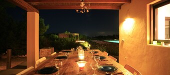 プールと信じられないほどのリラックスできるフォーメンテラの素晴らしい家。