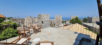 Vecchia torre-casa nella penisola di Mani