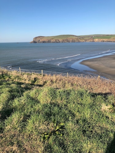 SUPERBE COTTAGE DE VILLE FAMILIAL ET SECLUDED DANS UN CARDIGAN HISTORIQUE 