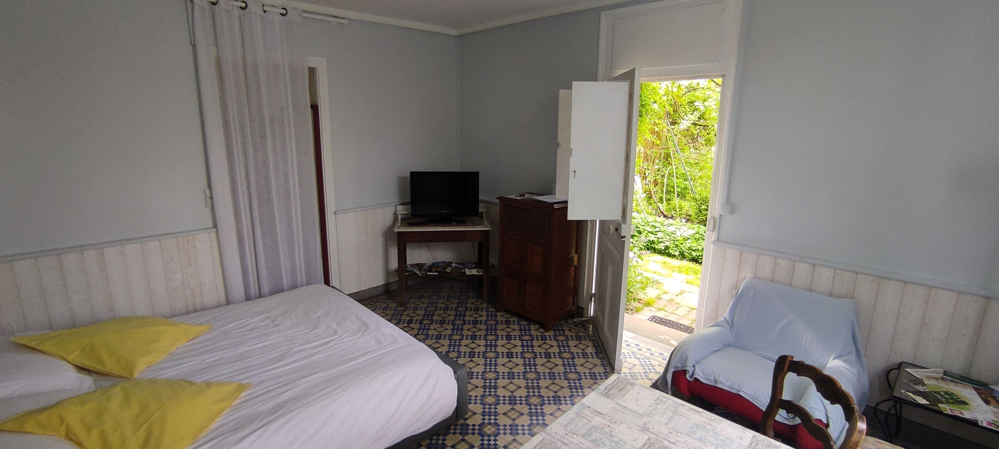 Charming furnished studio in the medieval citadel