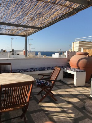 Outdoor dining - Gallipoli, sleeps 4, walking beach, sea view terrace.  (Gallipoli)