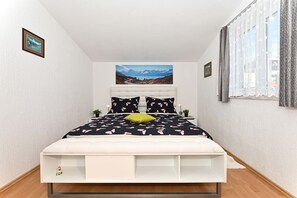 3 bedrooms, iron/ironing board, travel crib, WiFi