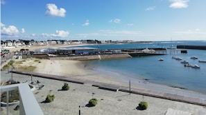 Plage à proximité, chaises longues
