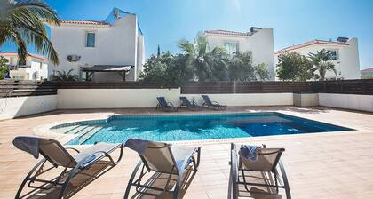 Apt. Faye, Modern 2BDR Pernera Apt. with Communal Pool, Close to all Amenities