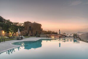 Pool - Farmhouse with infinity pool: A unique experience-Onice (castellabate)