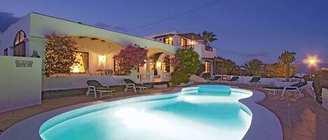 Outdoor pool, a heated pool