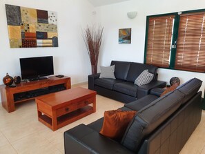 Smart TV, videojuegos, reproductor de DVD y libros 