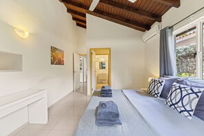 3 soverom, safe på rommet, strykejern/-brett og reiseseng for barn