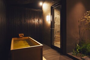 Suite (hiro) | Baño | Tina y regadera independientes y tina profunda
