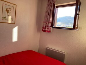 2 chambres, bureau, fer et planche à repasser, accès Internet