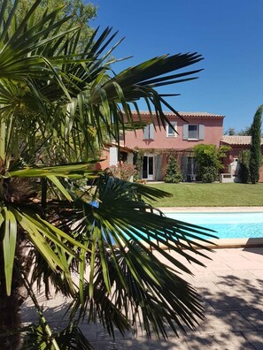 Exterior - Roussillon:Large Provencal villa in a quiet location-Private pool (Roussillon)
