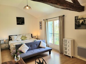 5 bedrooms, in-room safe, iron/ironing board, travel cot - Farmhouse with private pool. Unforgettable. (Moncrabeau)