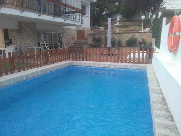 Outdoor pool -  This is one of the few accommodations in the area that has this service. (Tarragona)