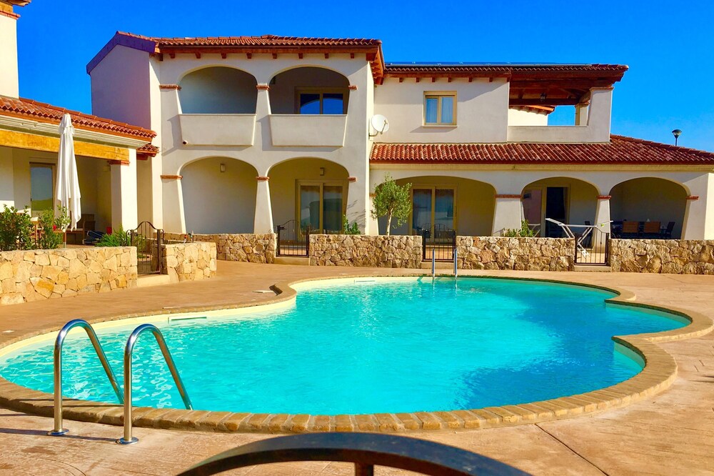 Brand New 2 Bed Apartment, Private Garden Areas, Family Friendly