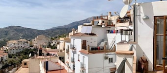 Fabulous traditional townhouse with roof terrace