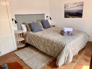 3 chambres, fer et planche à repasser, lit parapluie, Wi-Fi gratuit