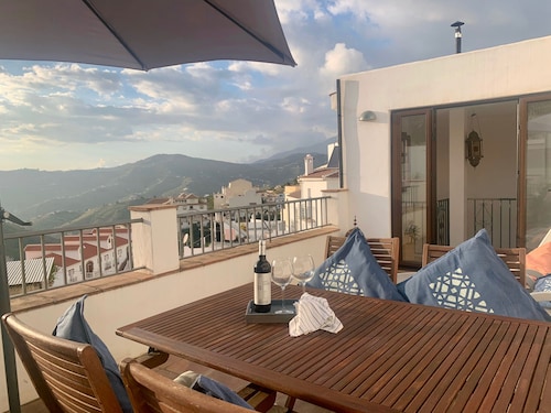 Fabulous traditional townhouse with roof terrace