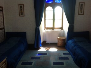 6 bedrooms, iron/ironing board, travel cot, WiFi