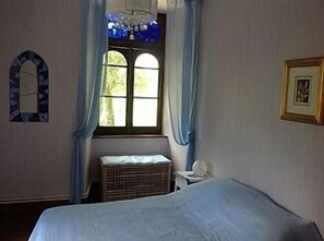 6 habitaciones, tabla de planchar con plancha, cuna de viaje y wifi 